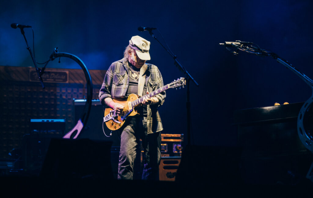 Neil Young estrae la discografia da Amazon Music