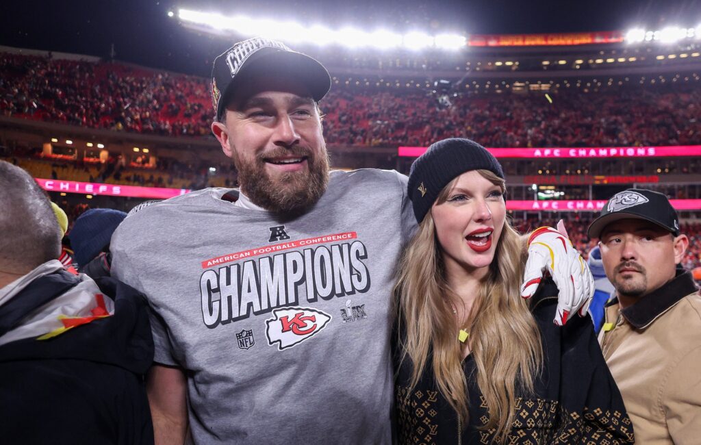 Taylor Swift dice che Travis Kelce una volta confuse Greta Gerwig con la moglie di Hugh Grant
