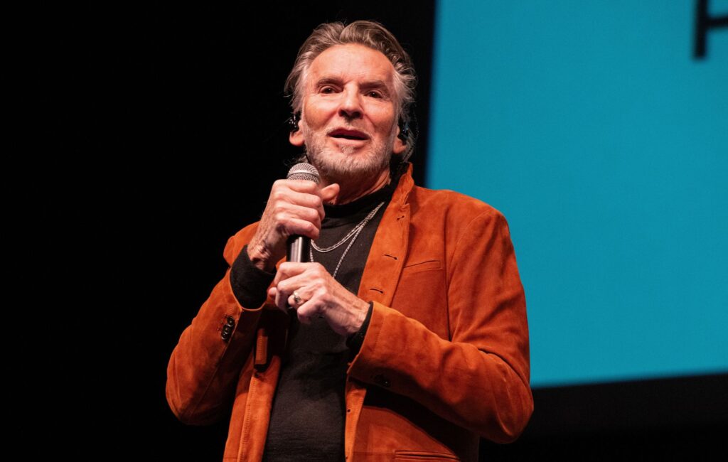 "Troppe persone cercano di dividerci"