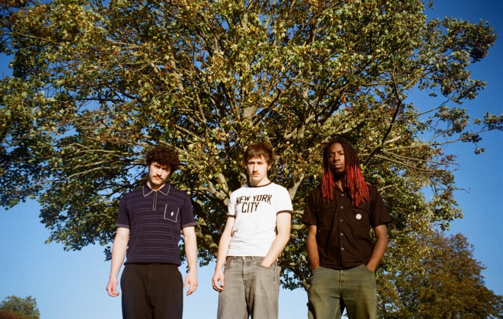 Oreglo – Recensione EP 'The Whirr': il vivace trio jazz si rifiuta di restare nella propria corsia