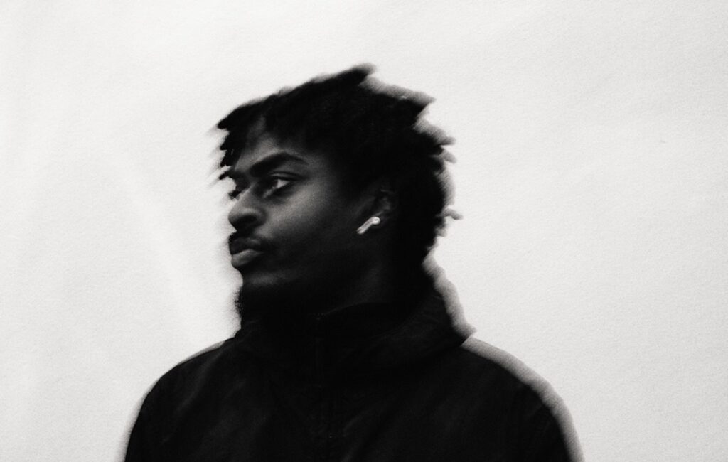 Ceebo sta dando voce alle lotte della sua generazione