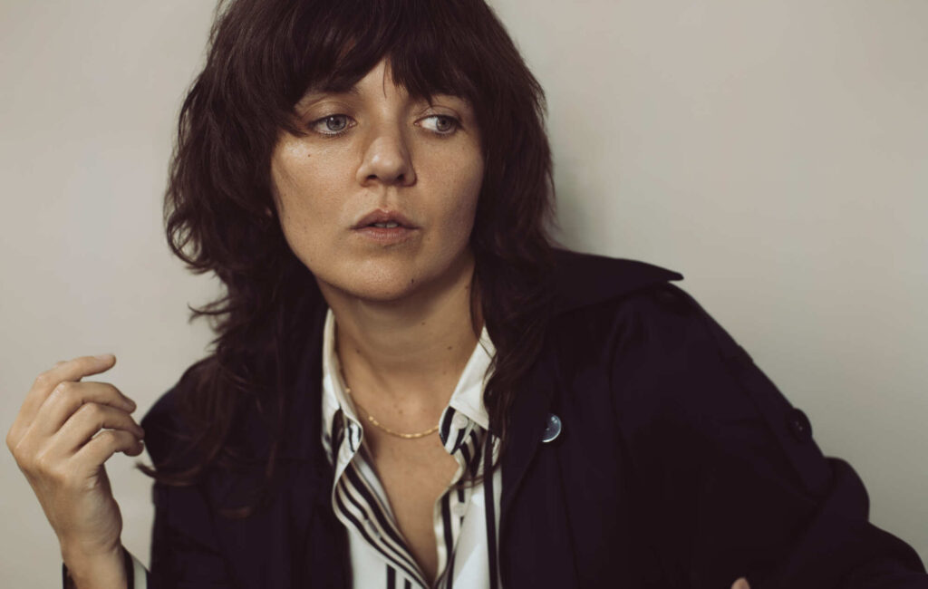 Courtney Barnett annuncia il nuovo album "Creature Of Habit" con il singolo riflessivo "Site Unseen" con Waxahatchee