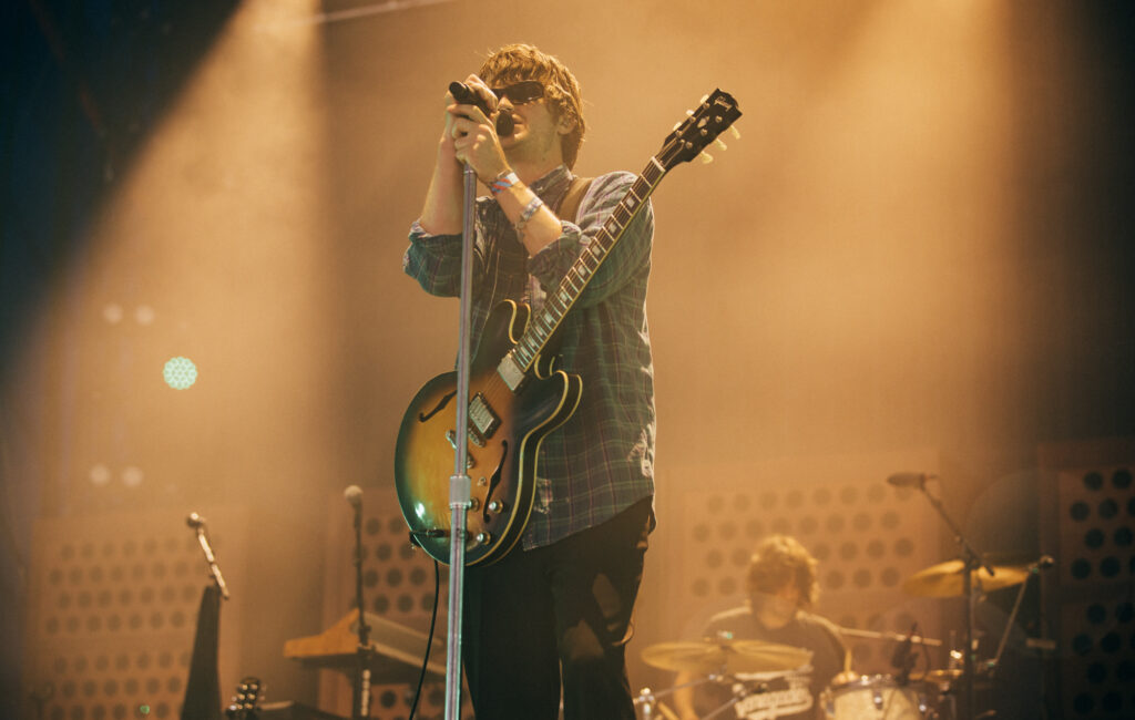 Djo, alias Joe Keery, ottiene il singolo numero uno nel Regno Unito con "End Of Beginnings" dopo il finale di "Stranger Things"