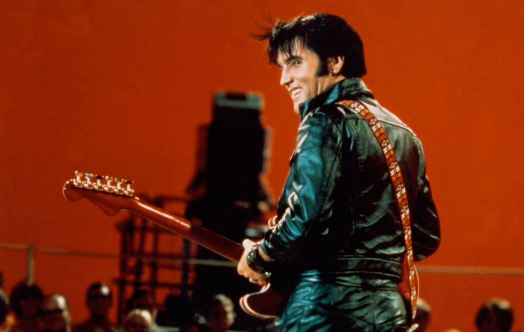 Elvis Presley in Concert' film con brani dal vivo, remix e classici