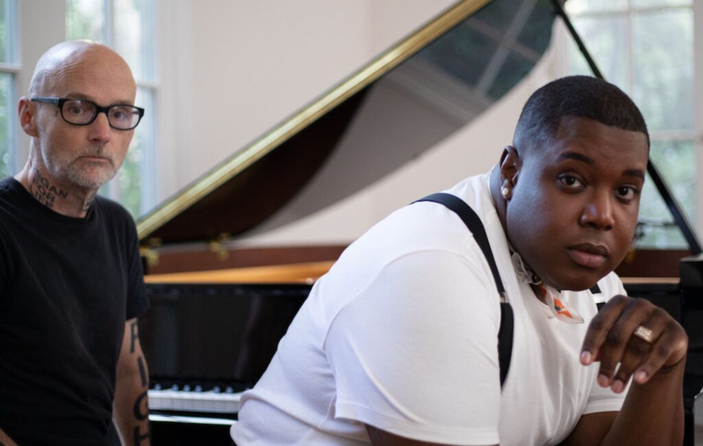 Moby annuncia il nuovo album "Future Quiet" con la nuova versione della hit di "Stranger Things" "When It's Cold I'd Like To Die" con Jacob Lusk dei Gabriels