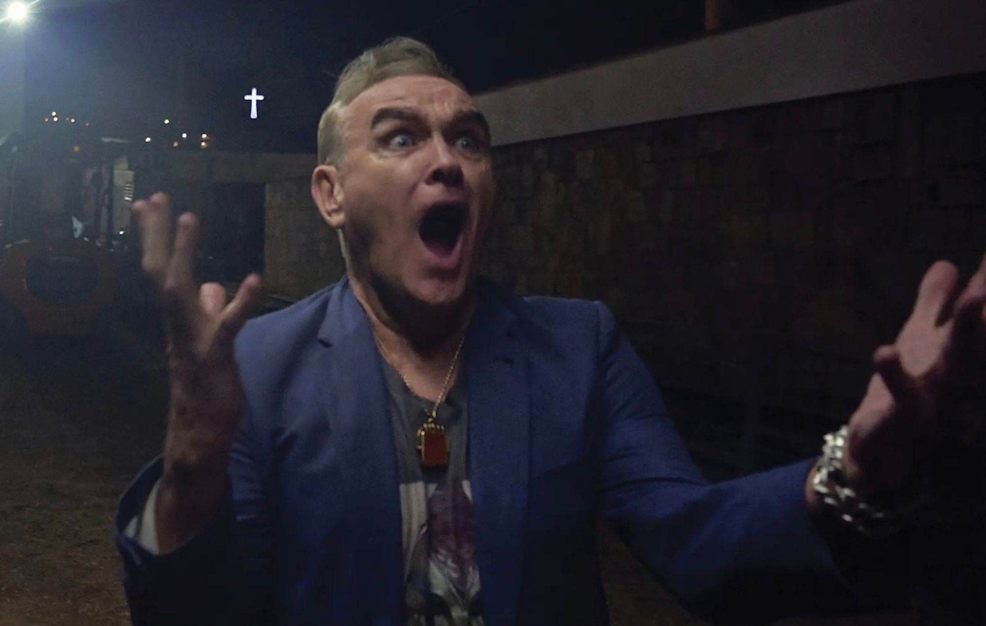 Morrissey condivide la title track e annuncia il primo album in sei anni "Make-Up Is A Lie"