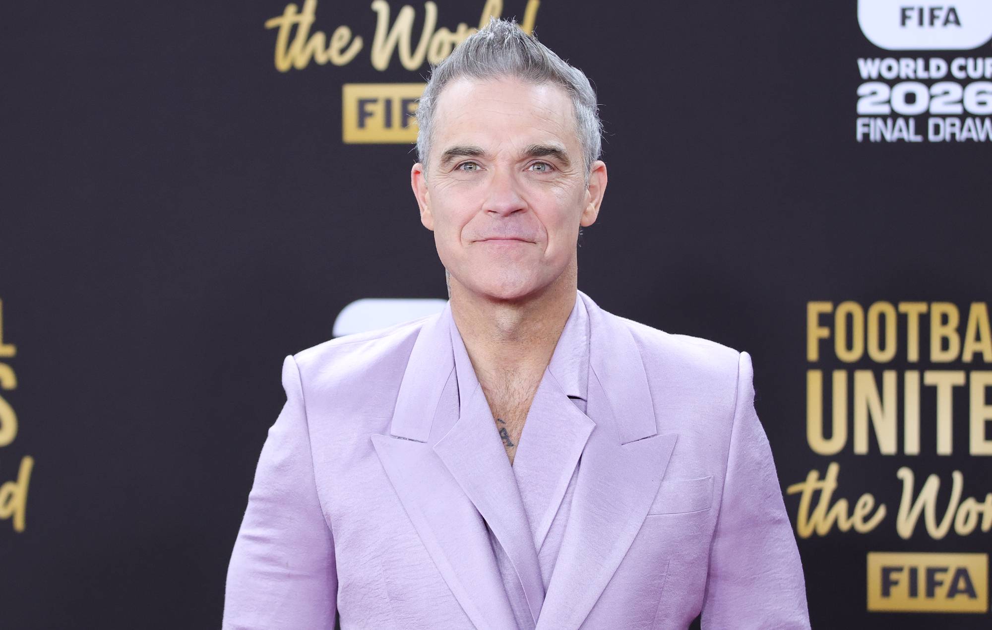 Robbie Williams dice di essere "Bruce Wayne a Los Angeles e Batman ovunque"