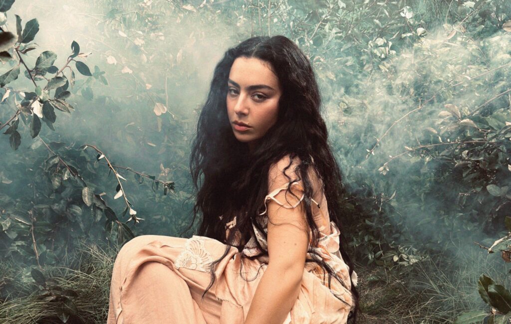 Charli XCX – Recensione di 'Wuthering Heights': delizioso pop gotico per un inverno nostalgico