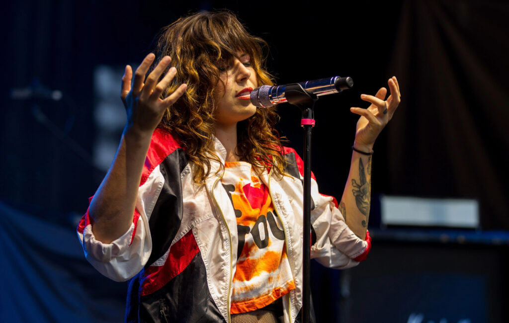 Alexis Krauss sui problemi che devono affrontare gli artisti e sul perché Sleigh Bells non può permettersi di boicottare Wasserman, Spotify, Live Nation e Ticketmaster