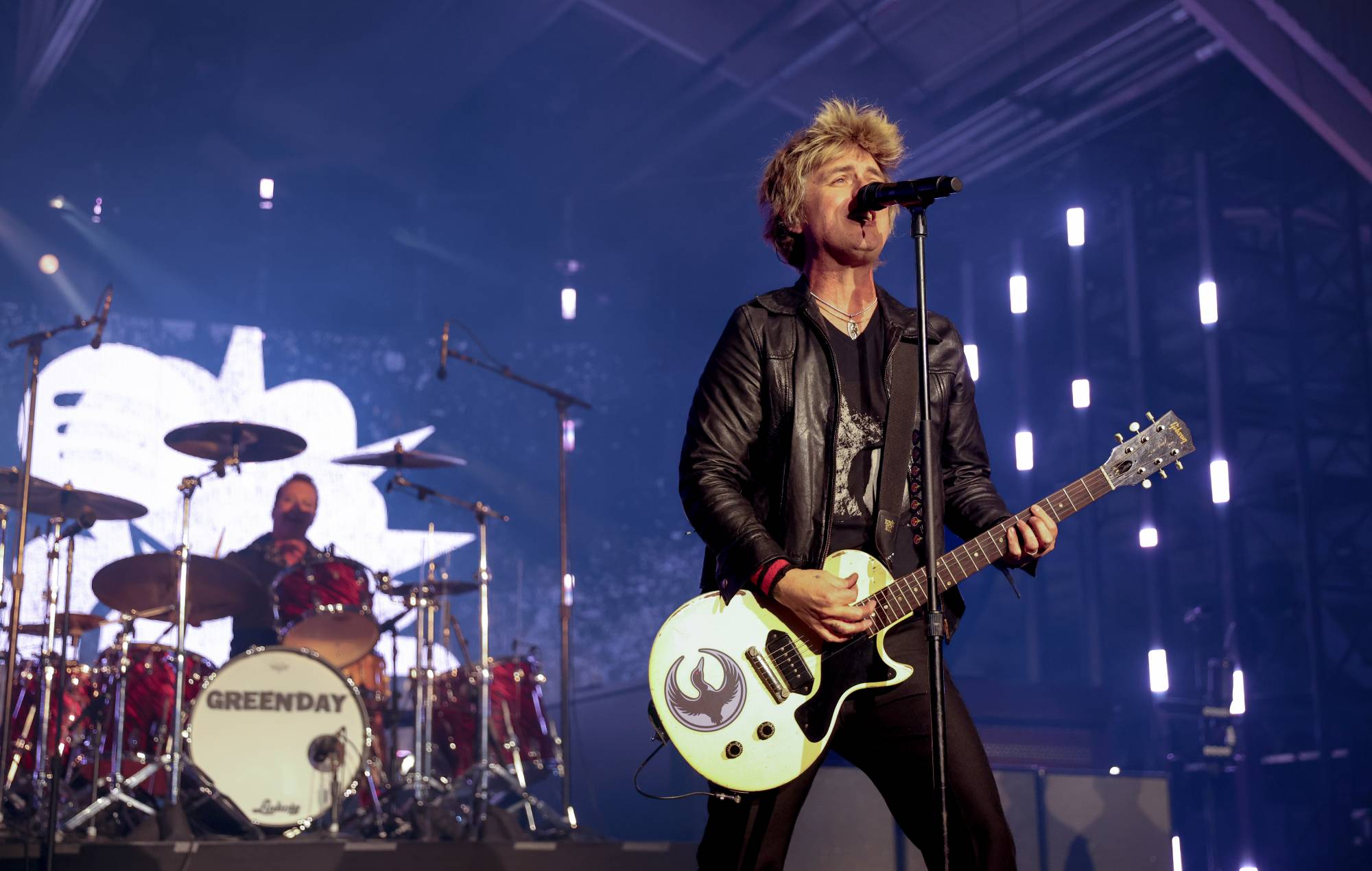 Billie Joe Armstrong dei Green Day dice agli agenti dell'ICE di "lasciare il loro lavoro di merda" prima della cerimonia di apertura del Super Bowl