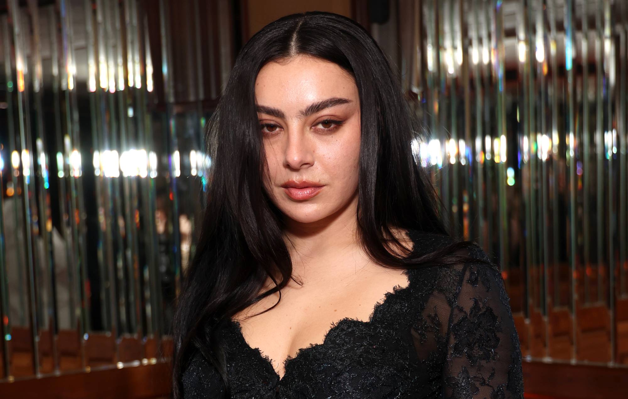 Charli XCX e Milly Alcock saranno le protagoniste del nuovo film horror di Takashi Miike
