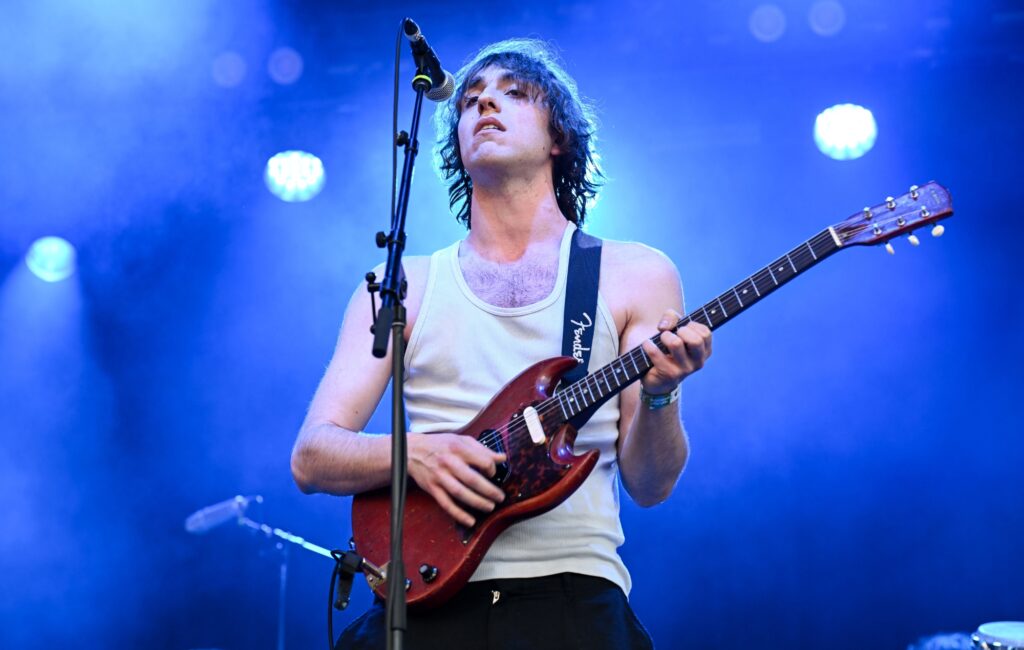 Guarda Geese eseguire "Cobra" e altri brani di "Getting Killed" al primo concerto di "Tiny Desk"