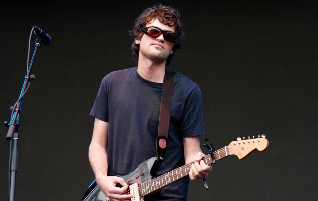 Guarda MJ Lenderman debuttare con le nuove canzoni all'HeAthens Homecoming