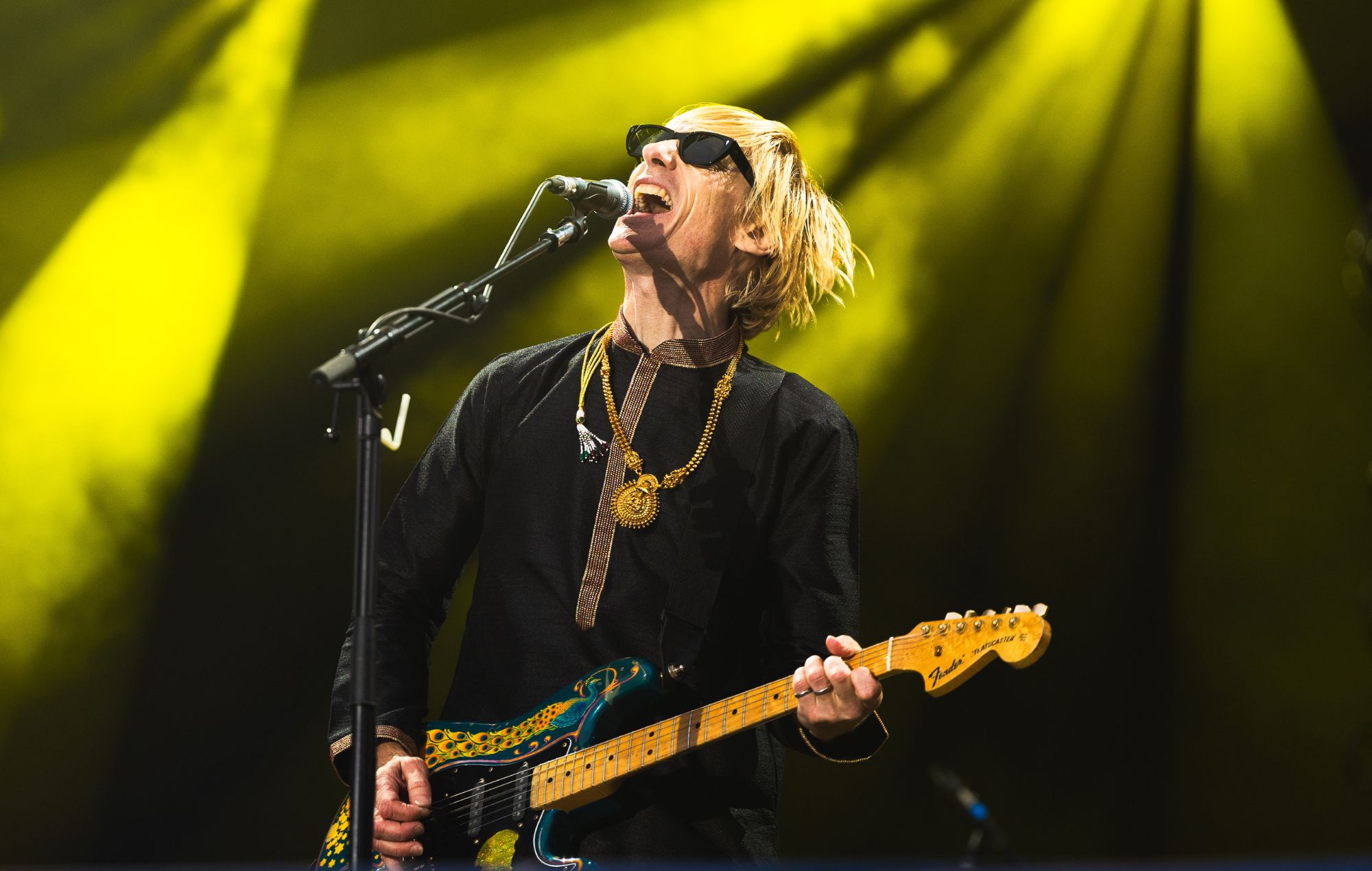 I Kula Shaker parlano di "rompere la festa Britpop" negli anni '90 mentre svelano l'epico video di "Wormslayer"