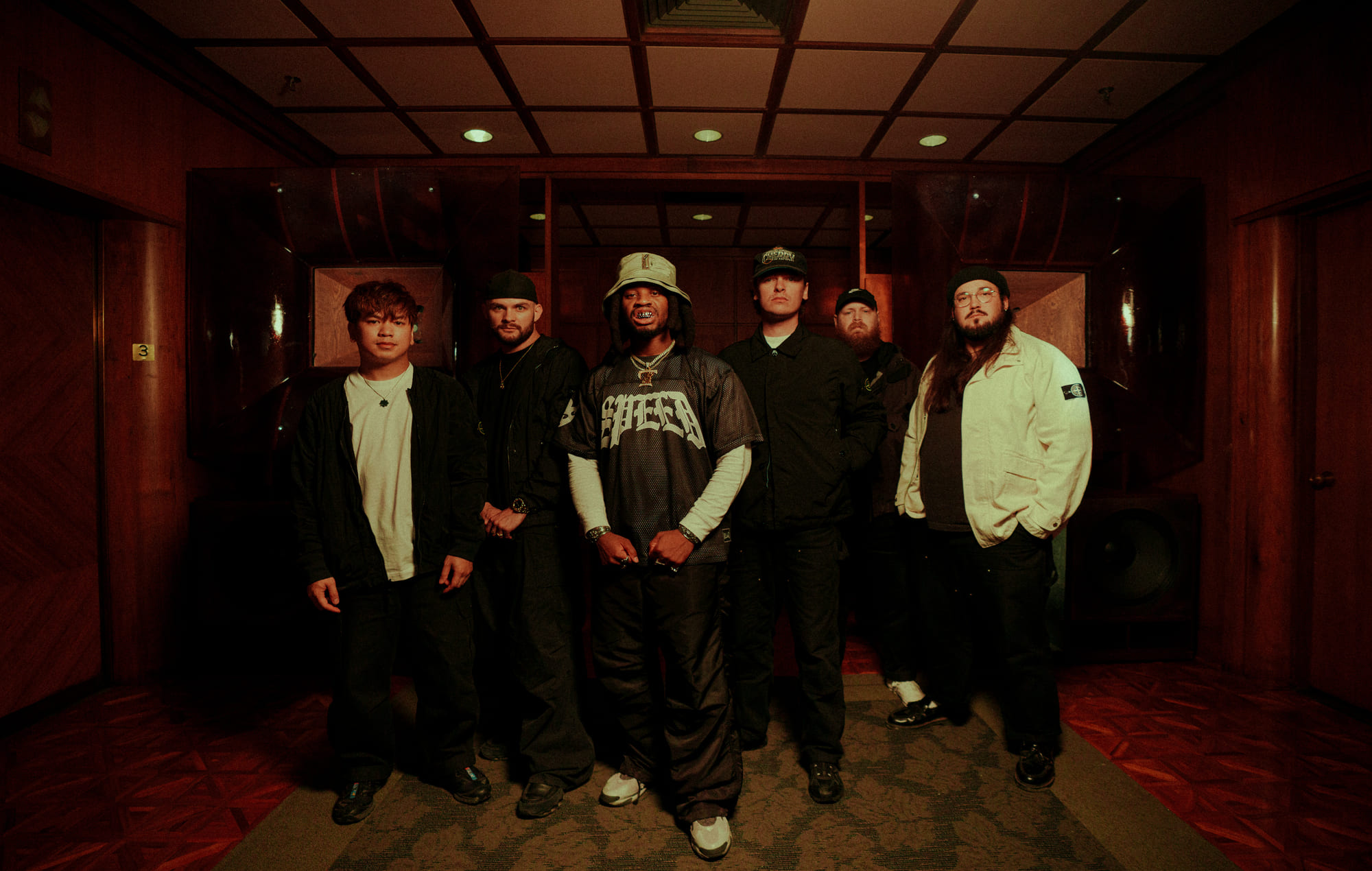 Knocked Loose condivide il nuovo singolo furioso 'Hive Mind' con Denzel Curry "perché lo capisce"