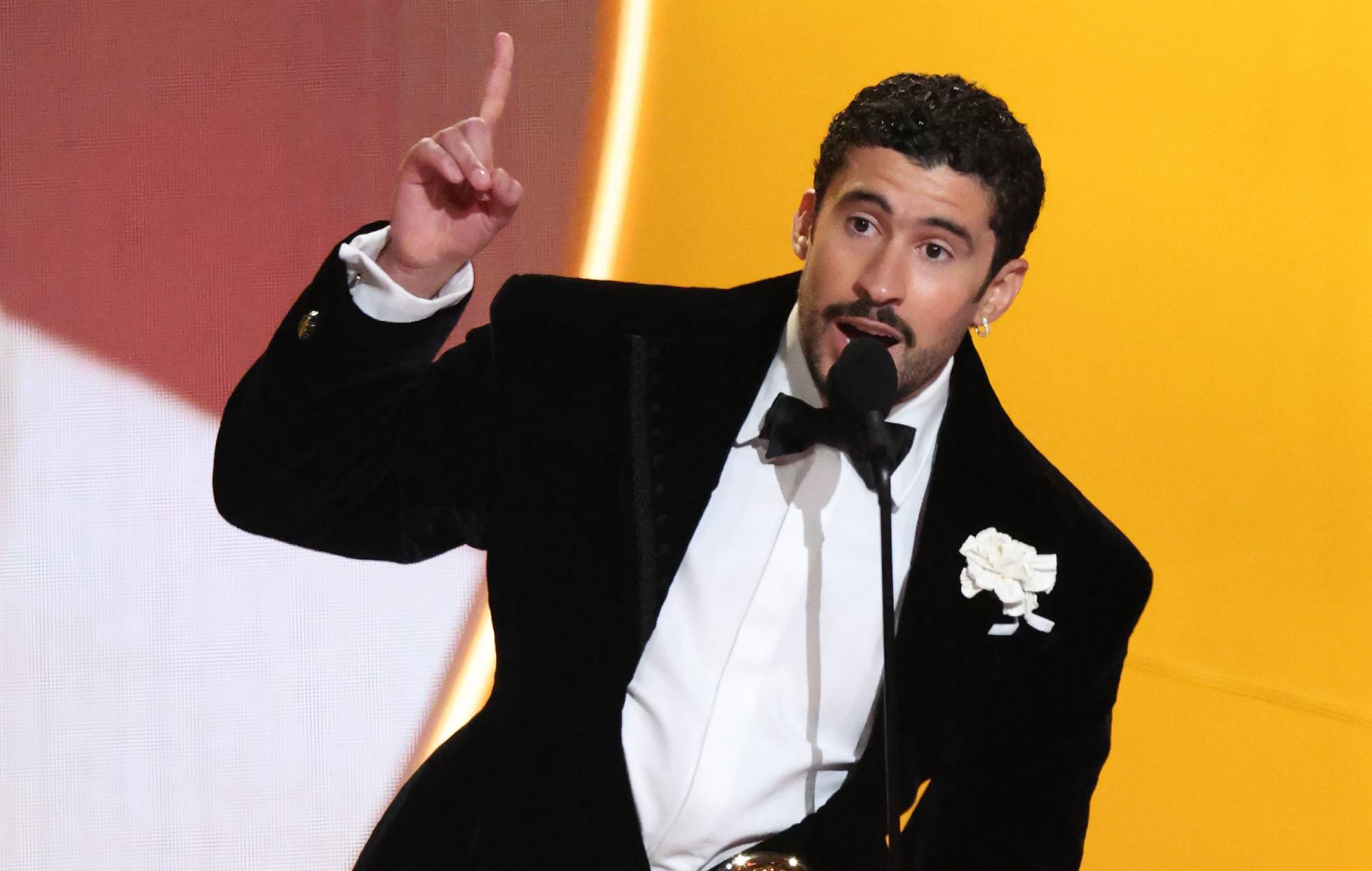 "Non siamo alieni, siamo umani e siamo americani"