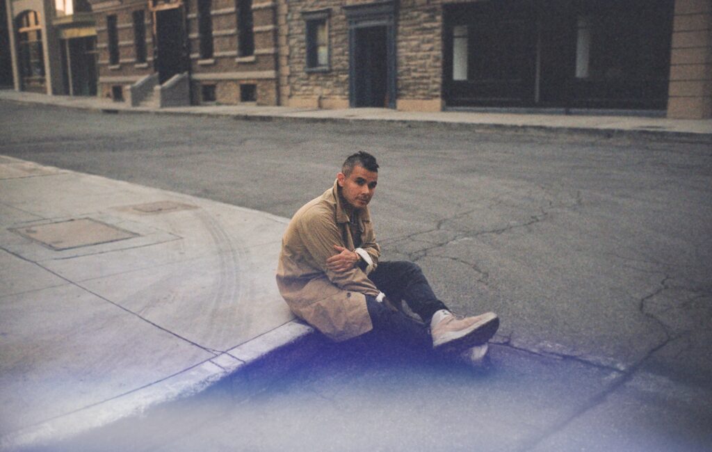 Rostam condivide la versione originale di "Campus" pre-Vampire Weekend
