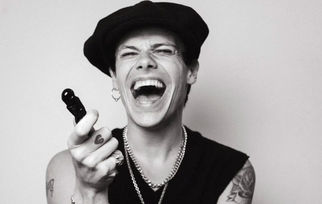 "Si tratta di realizzare che puoi sentirti invincibile quando ti senti davvero te stesso"