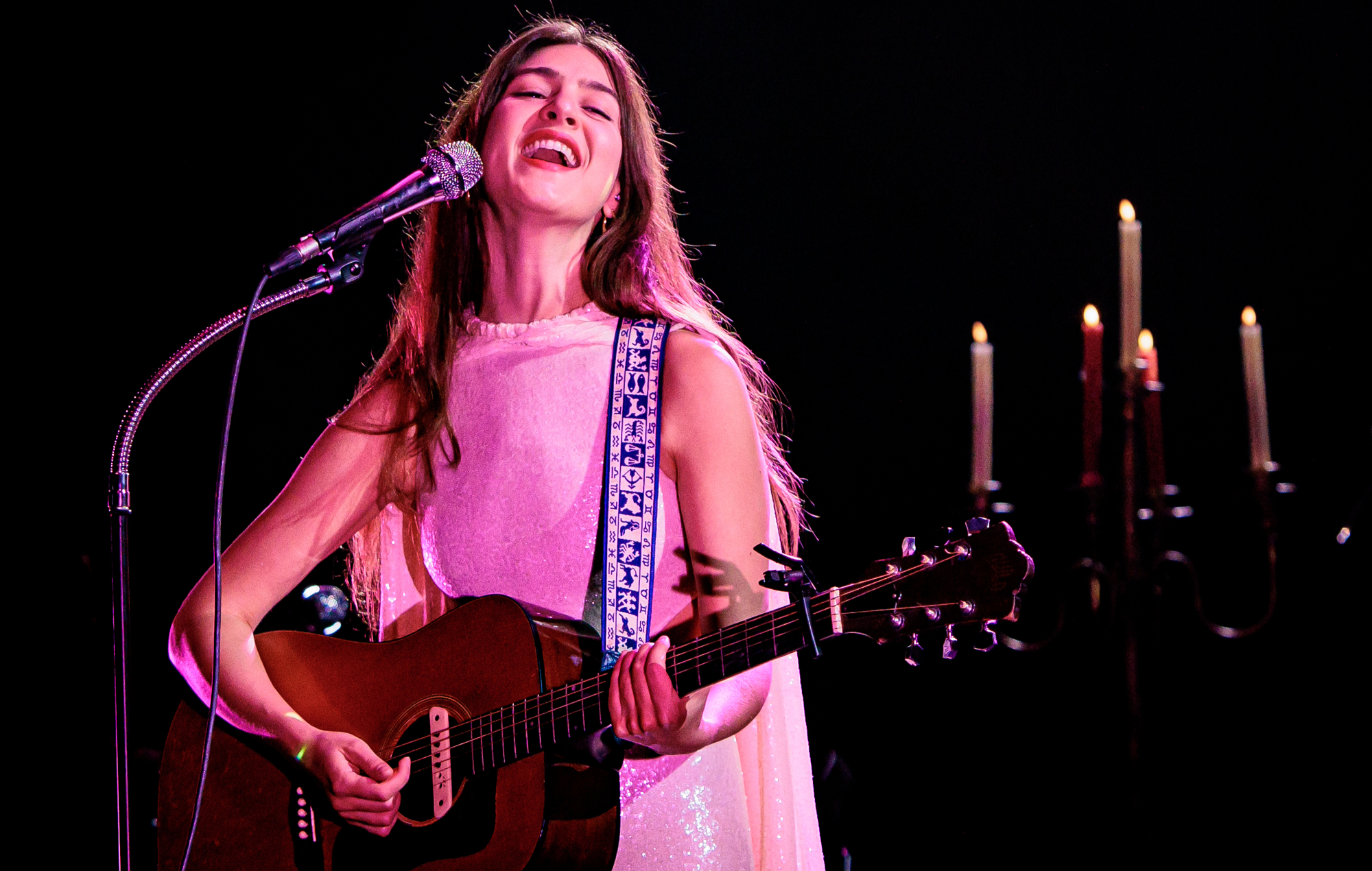Weyes Blood, Orville Peck e Chelsea Cutler tra gli ultimi nomi usciti dall'agenzia Wasserman a causa dei file Epstein