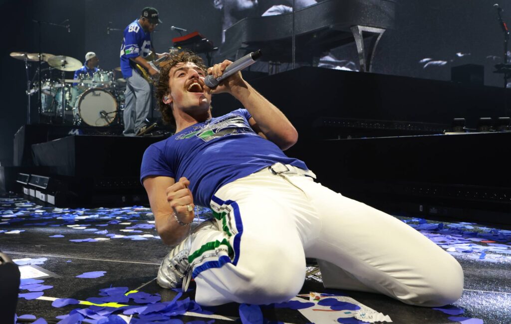 Benson Boone annuncia il tour americano di “Wanted Man” per l’estate 2026