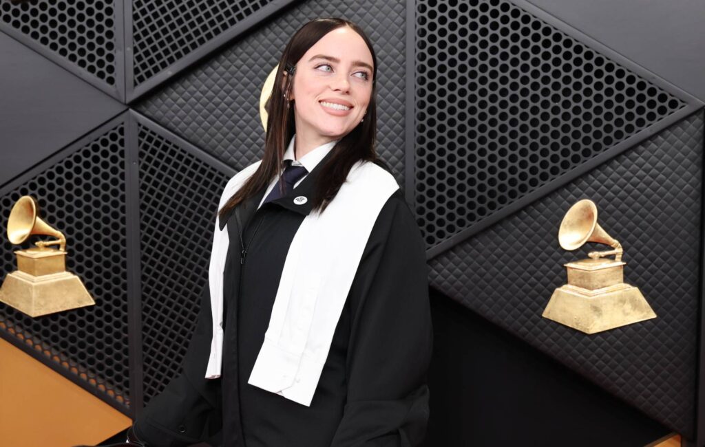 Billie Eilish in trattative per il debutto come attrice cinematografica nell'adattamento di Sarah Polley di "La campana di vetro"