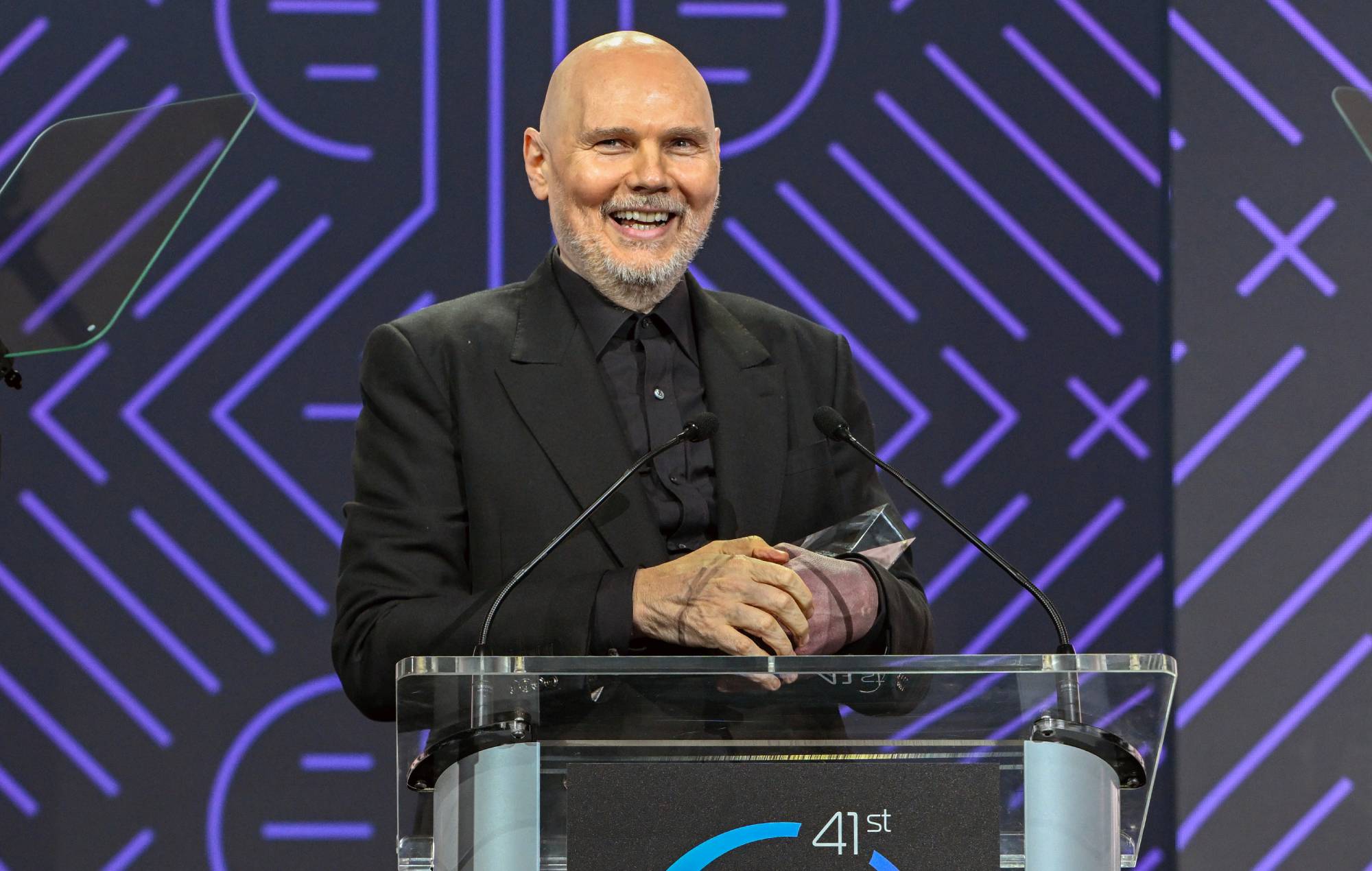 Billy Corgan degli Smashing Pumpkins afferma che la musica rock è stata "volontariamente attenuata" dalla CIA e da MTV alla fine degli anni '90