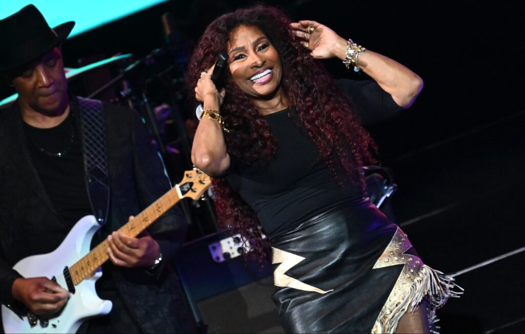 Chaka Khan dice che le pop star di oggi usano "glutei e parti del corpo" per "compensare ciò che non hanno"