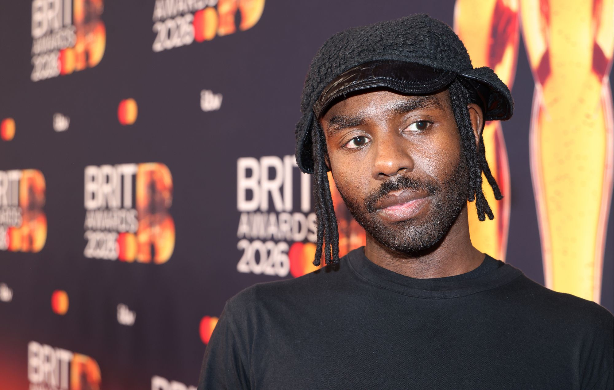 Dev Hynes parla del lavoro con il "caro amico" Lorde, del suo Rally Festival e di eventuali piani per una riunione dei Test Icicles