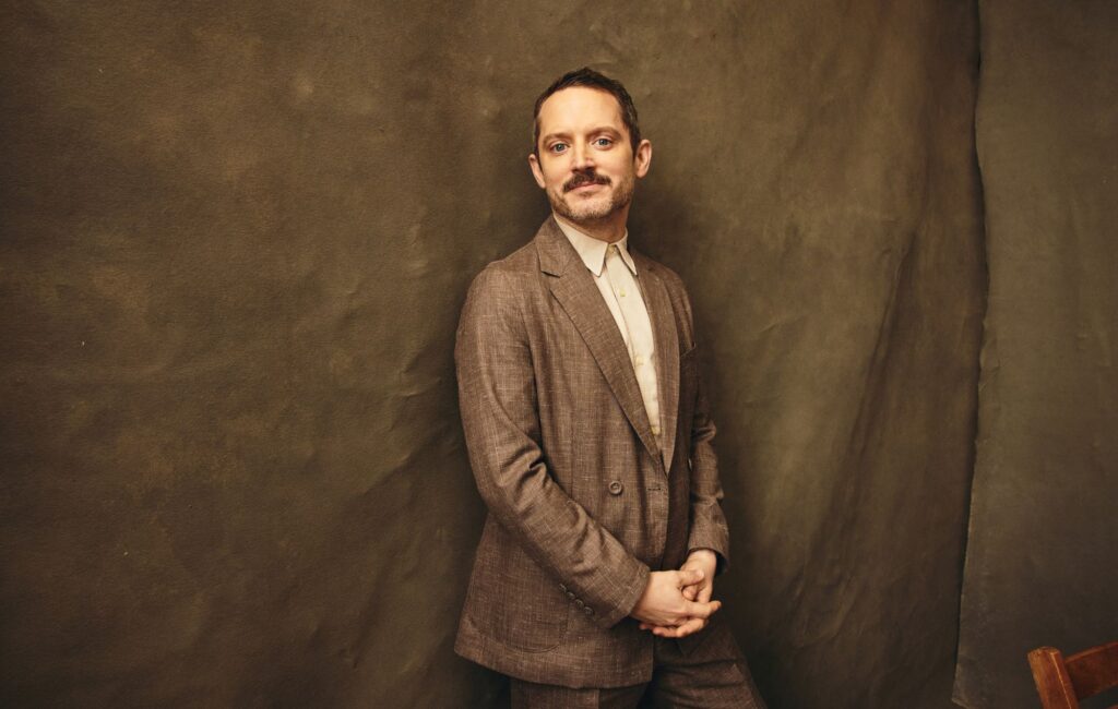 Elijah Wood come DJ alla "vera e propria esperienza rave de Il Signore degli Anelli"