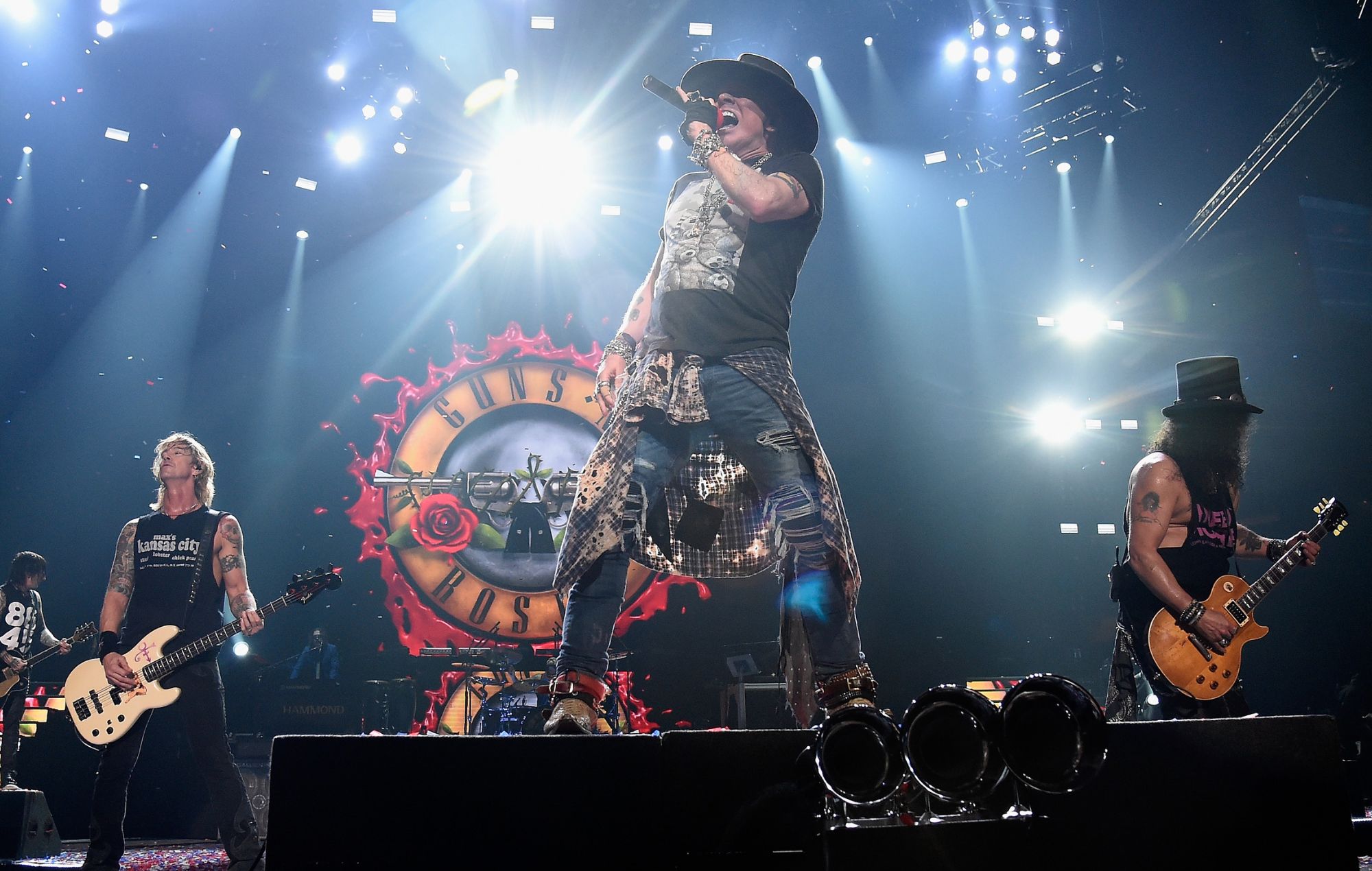 Guarda i Guns N' Roses suonare "Nothin" e "Atlas" per la prima volta mentre il tour inizia a Monterrey