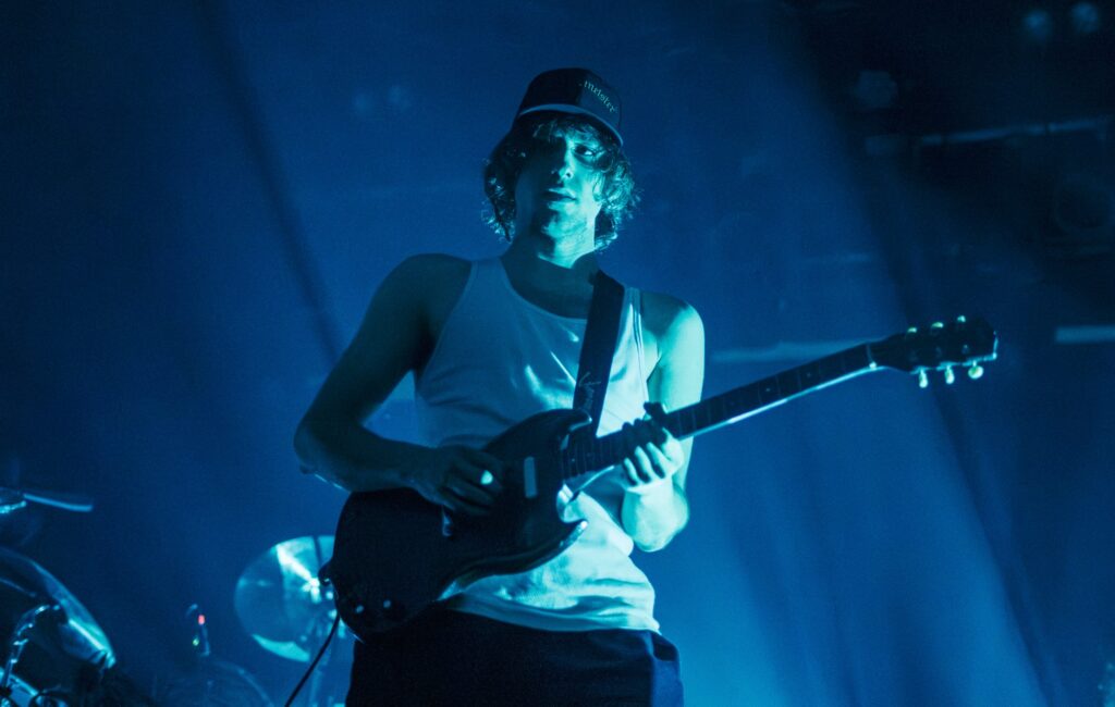 Guarda il debutto dei Geese, dal vivo a Berlino, con la nuova canzone incisiva e spaziale "Apollo".