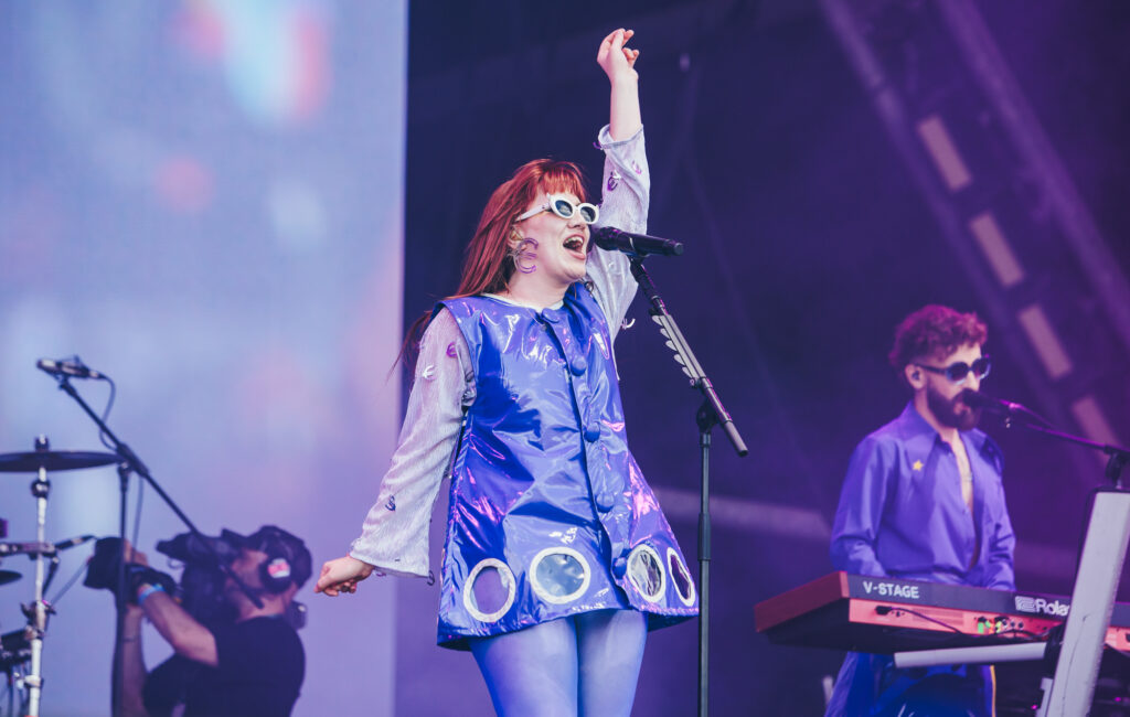 Guarda la cover di CMAT "Biology" di Girls Aloud con Katy J Pearson a Manchester