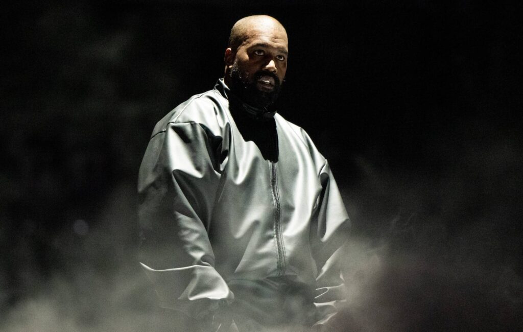 Il nuovo album di Kanye West "Bully" è stato pubblicato sui servizi di streaming dopo il debutto in live streaming su YouTube