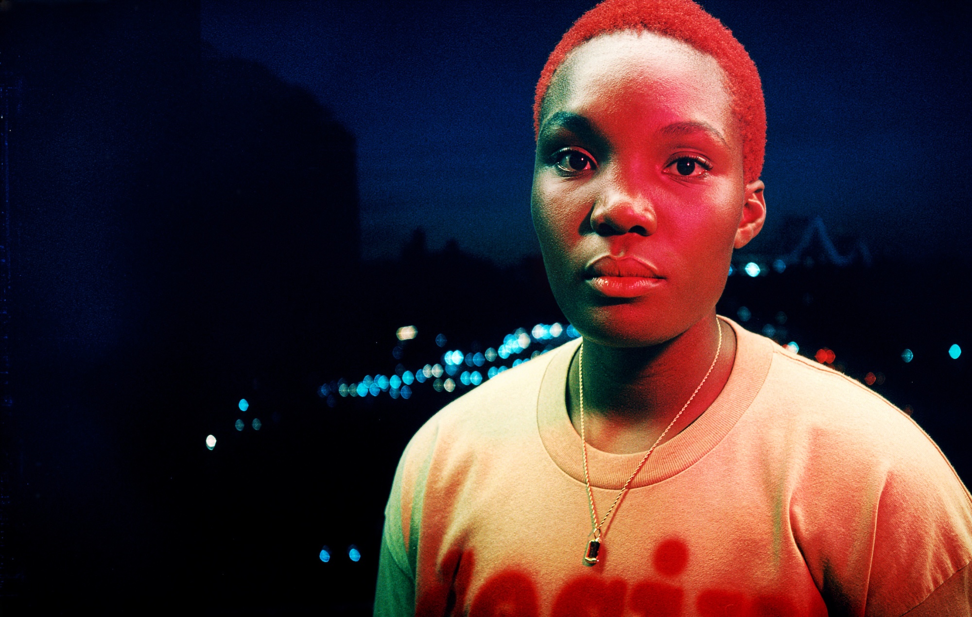 In "Ambiguous Desire", Arlo Parks trasforma fugaci momenti notturni in canzoni durature