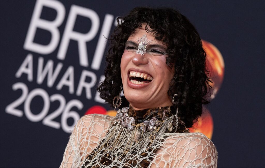 Jacob Alon sulla vincita del Critic's Choice Award dei BRIT 2026: "La musica è importante e può fare la differenza"