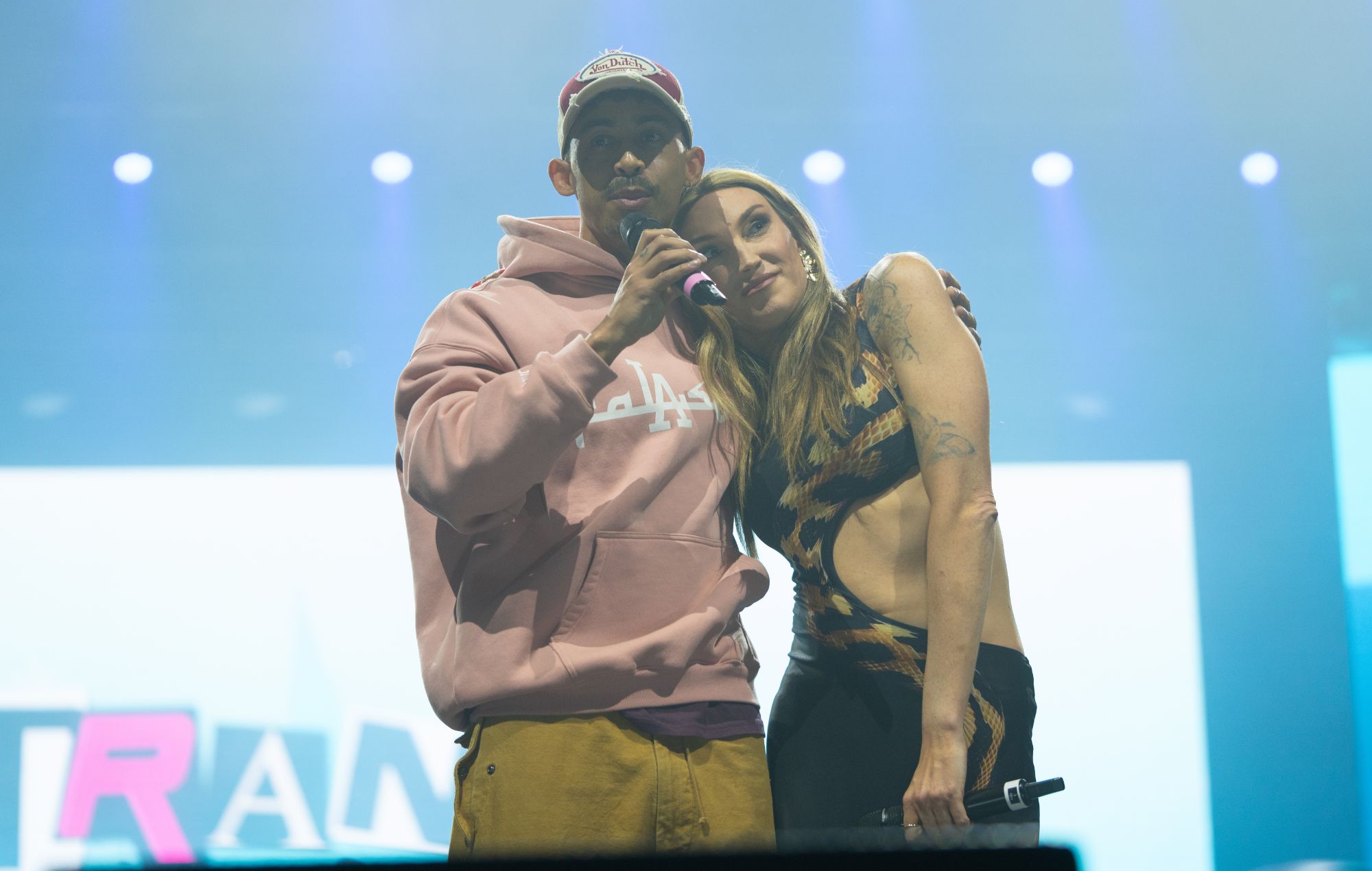 Jordan Stephens sull'essere "ispirato" dalla comunità trans, sul sostegno ai locali di base e sul vedere Kate Nash come una "sorella maggiore"