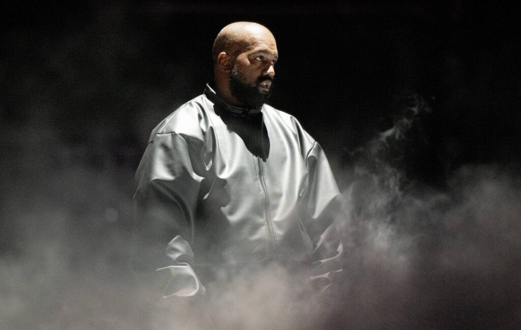 Kanye West condivide il video musicale "Father" con Travis Scott e diretto da Bianca Censori