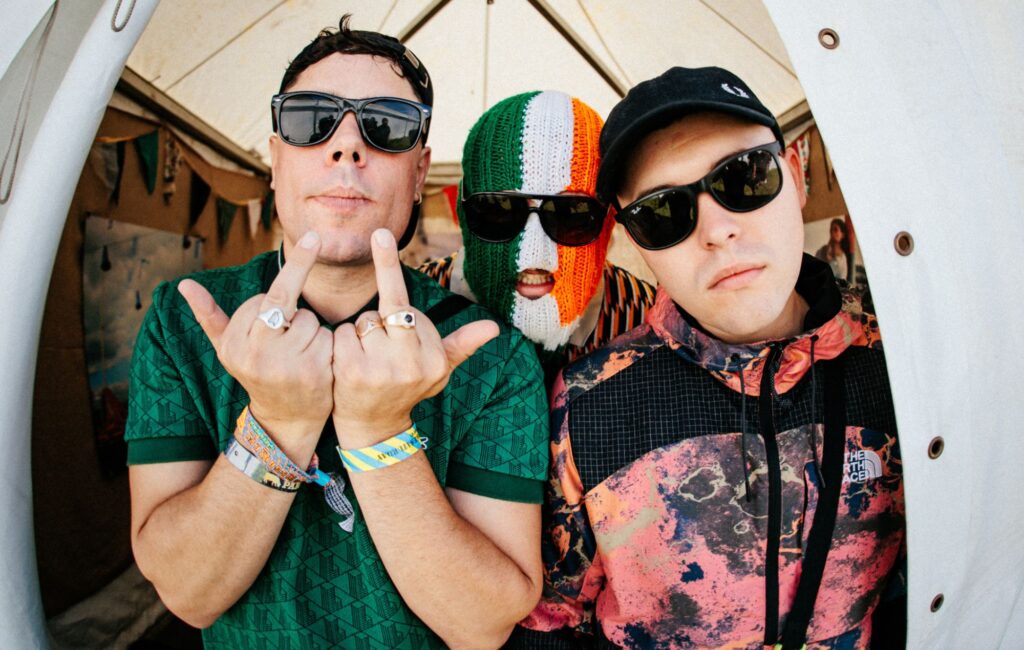 Mo Chara di Kneecap non affronterà il processo per terrorismo dopo che l'alta corte ha respinto l'appello del CPS