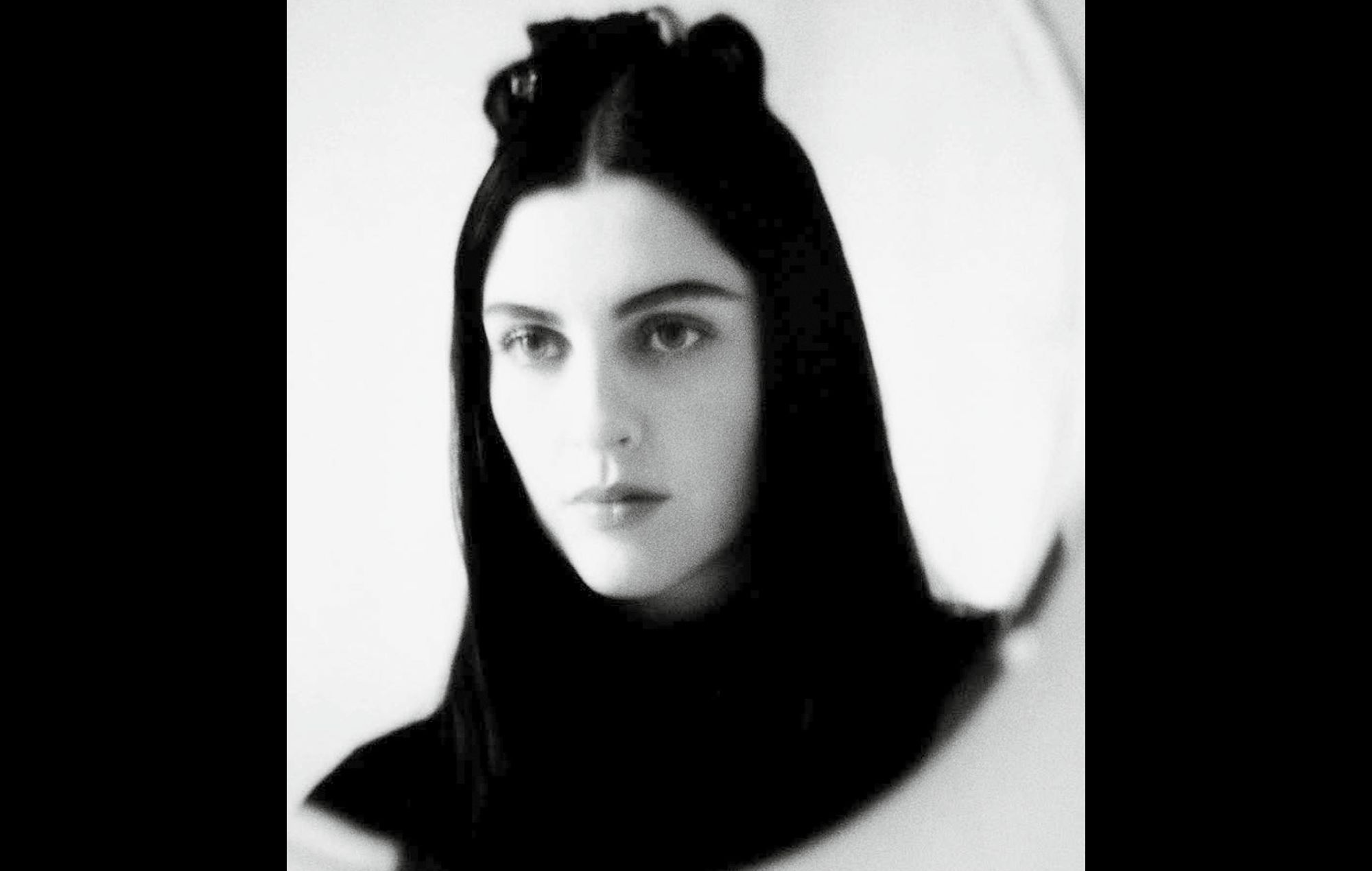 Nuovo libro per presentare "un ritratto lirico di Susie Cave" con parole di Nick Cave e foto di Dominique Issermann