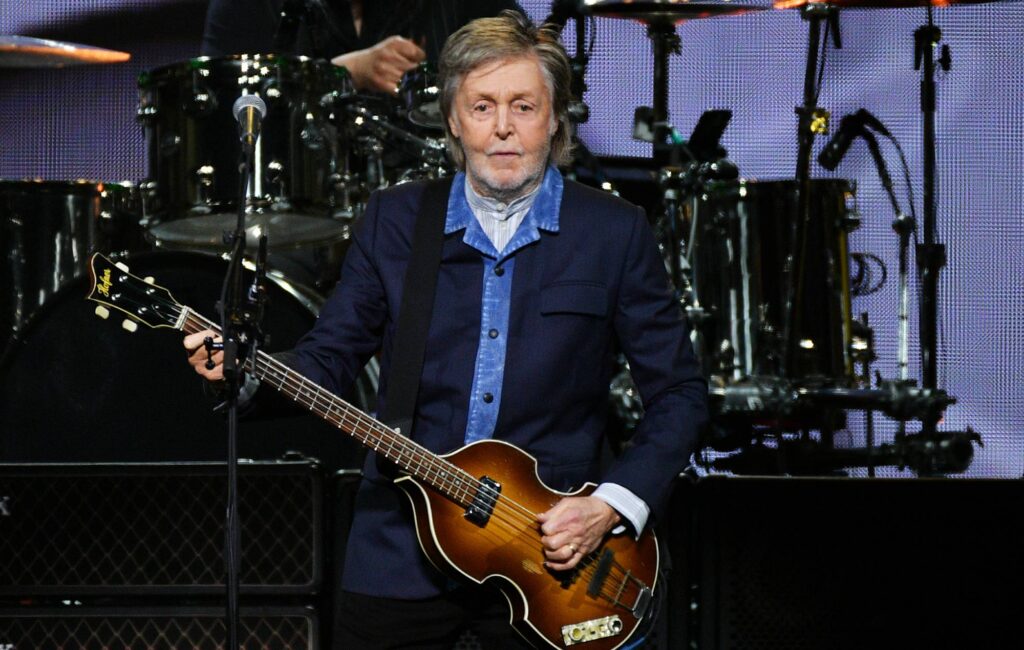 Paul McCartney rende omaggio al "mio caro vecchio amico" ed ex membro dei Quarrymen Len Garry