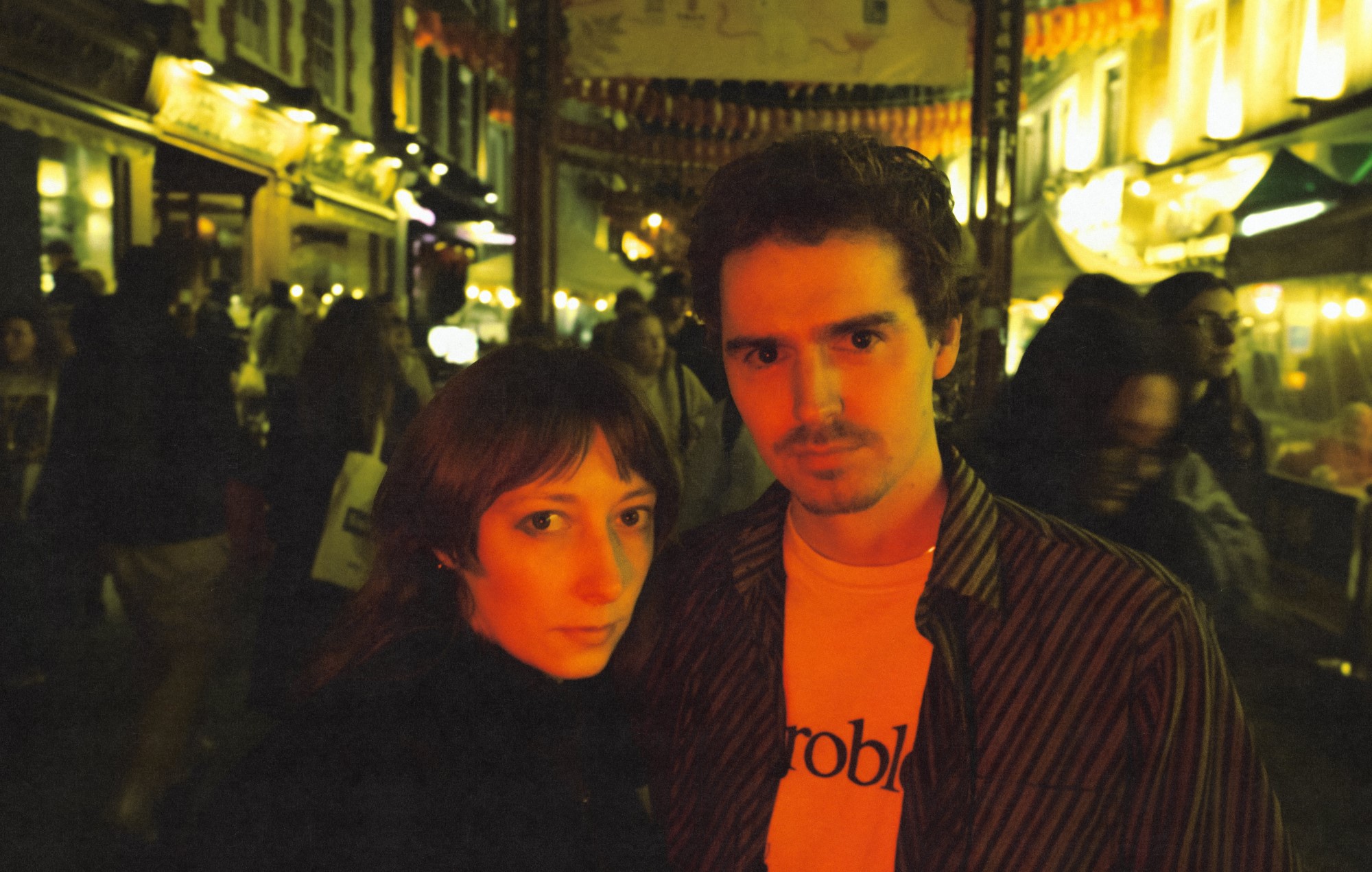 The Itch – Recensione di 'È la speranza che ti uccide': un party decadente e a ruota libera sostenuto da una genuina umanità