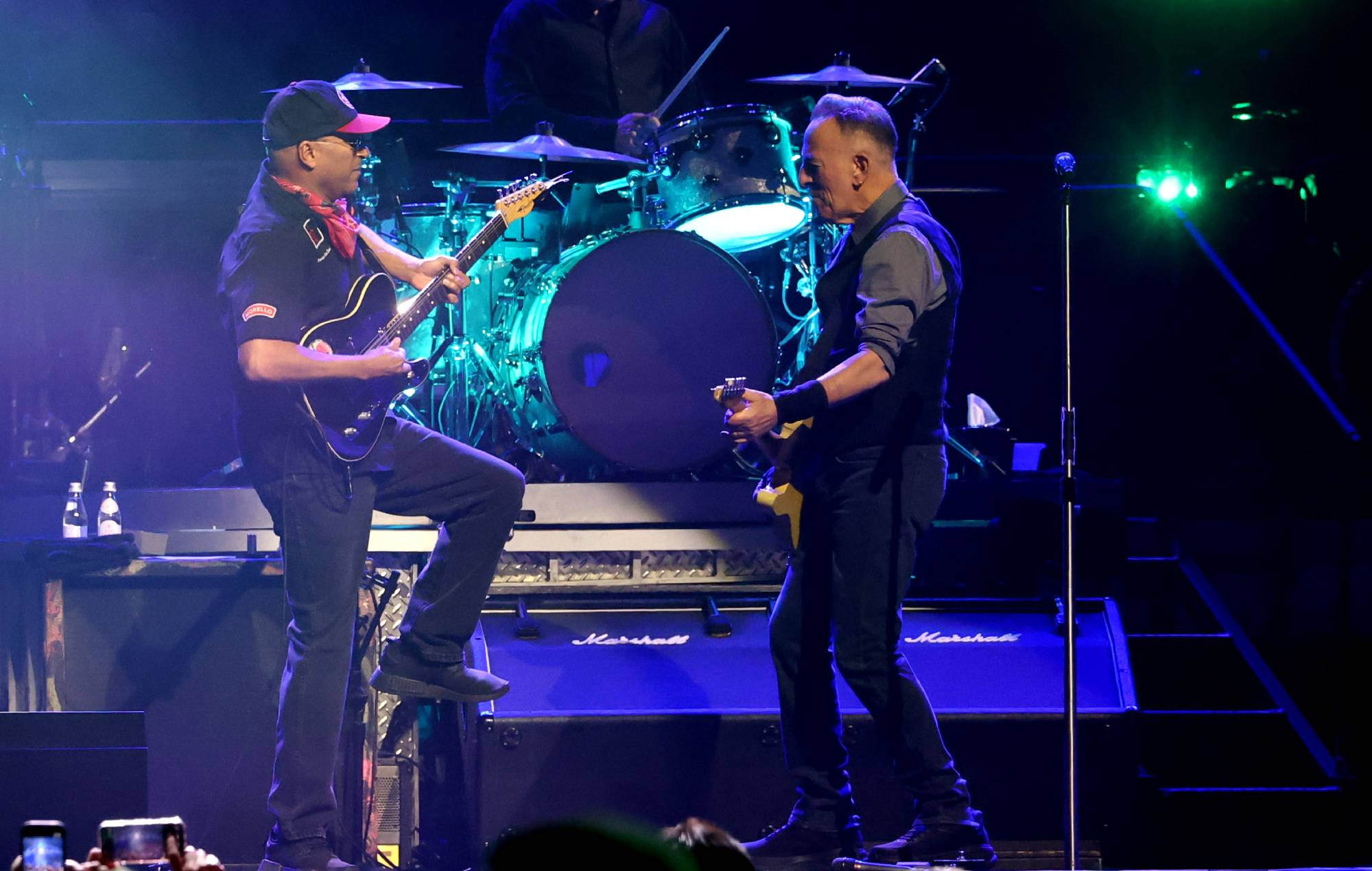 Bruce Springsteen pubblica il video della performance di Prince "Purple Rain" dal tour di apertura di Minneapolis con Tom Morello