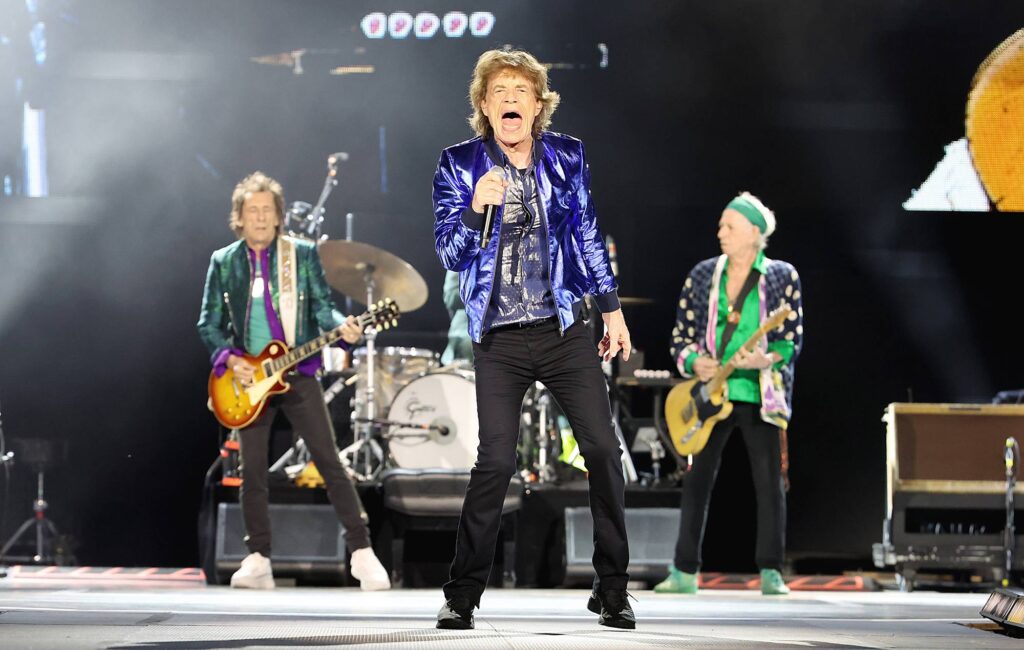 Dai un'occhiata all'assaggio della nuova musica blues dei Rolling Stones come The Cockroaches
