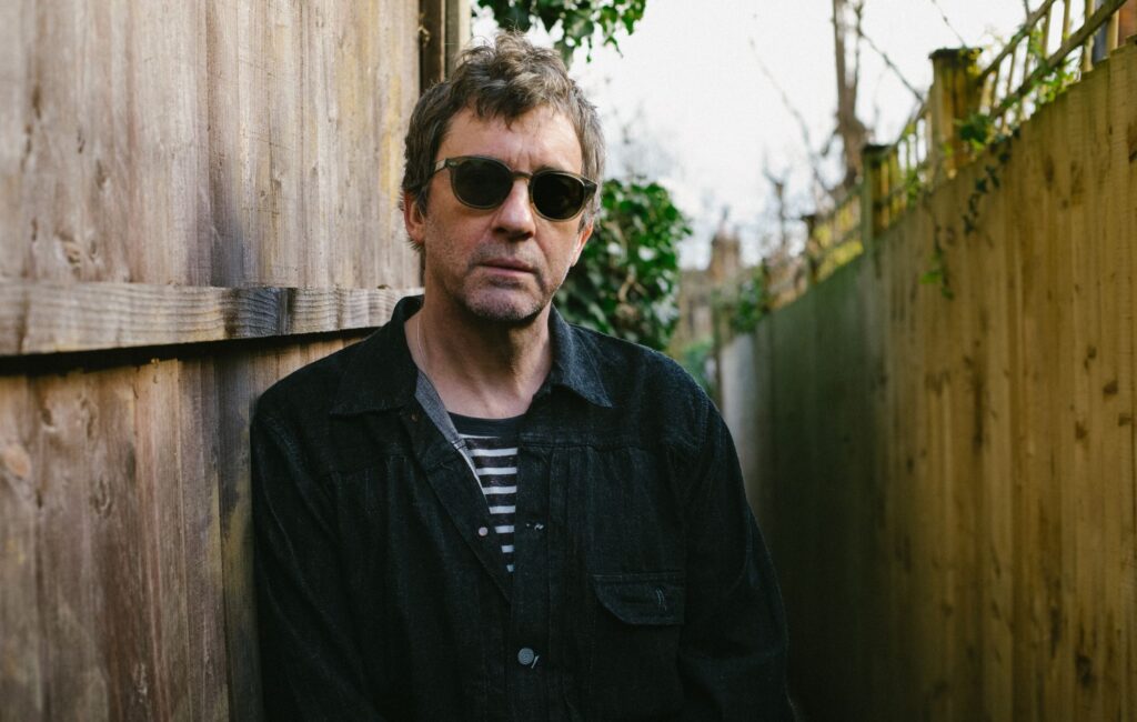 Graham Coxon pubblicherà l'album inedito del 2011 "Castle Park" mentre ristampa il catalogo solista