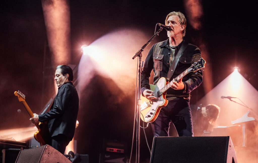 Guarda i Queens Of The Stone Age suonare con Nick Oliveri per la prima volta dal 2014