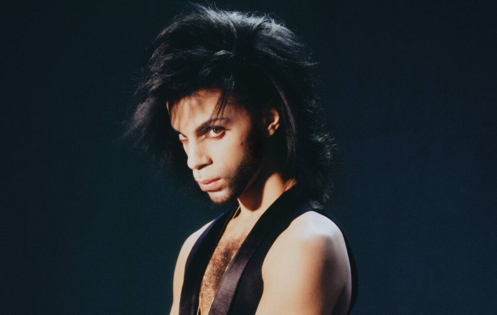 Il nuovo singolo di Prince "With This Tear" è stato pubblicato nel decimo anniversario della morte, prima del progetto Vault