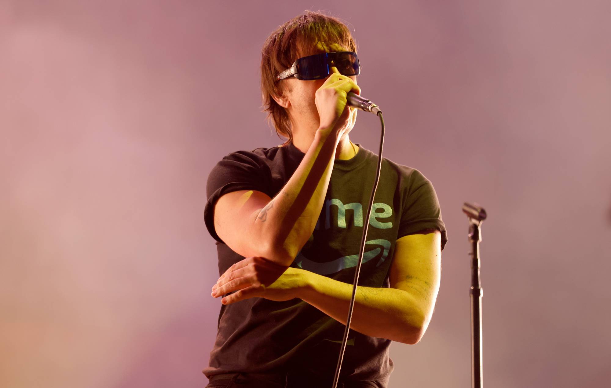 Julian Casablancas degli Strokes denuncia il “privilegio bianco” dei “sionisti americani”