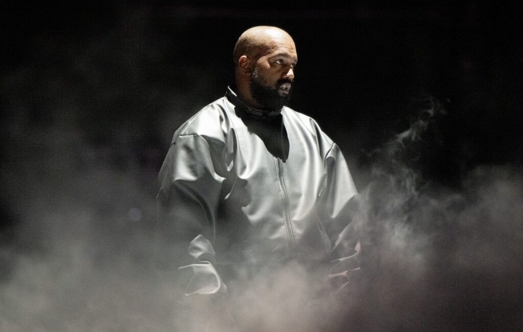 Kanye West fa uscire Lauryn Hill e Travis Scott per la chiassosa seconda notte al SoFi Stadium