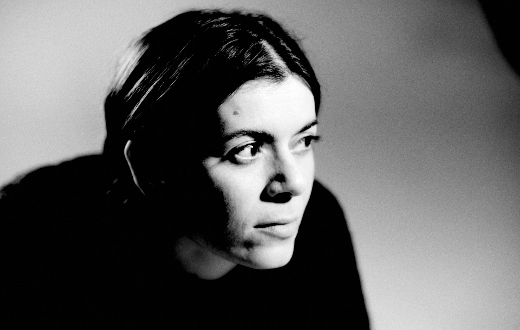 Liz Lawrence piange la sua defunta sorella nel nuovo album "Vespers", condivide il primo singolo emozionante "Black Ulysses" insieme ad altre tre nuove canzoni