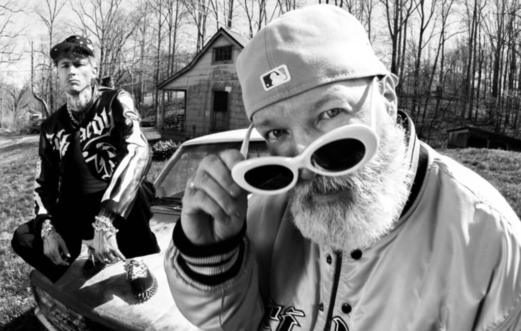 MGK e Fred Durst si uniscono per il singolo nu-metal "FIX UR FACE"